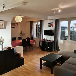 Big Ground Floor 2 Bedrooms Flat In A Quiet Building & Neighborghood Marseille